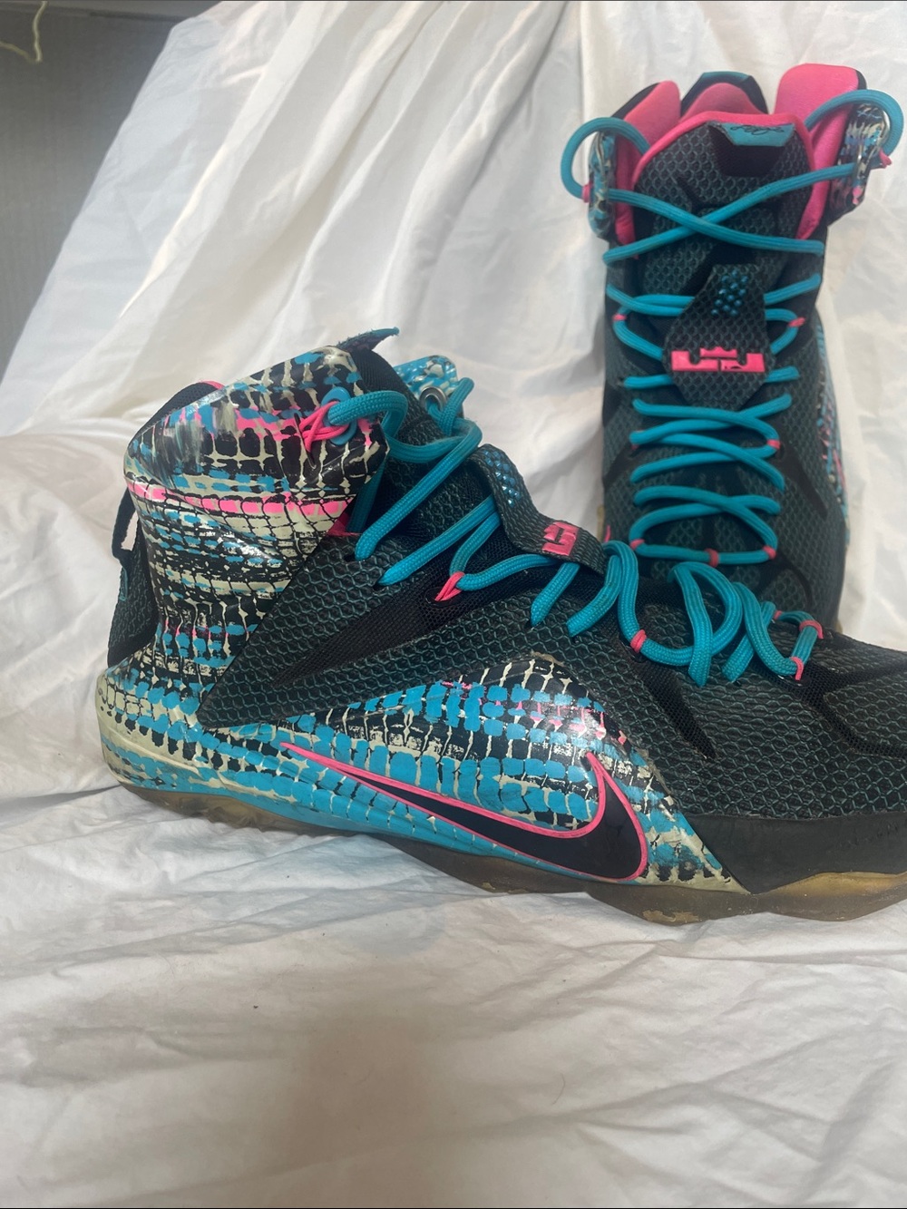 Nike LeBron 12 “23Chromosomes” size men’s 11.5 pink blue blk basketball shoes